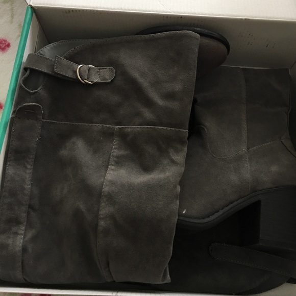 Maurice's grey suede knee-high boots - Picture 3 of 4